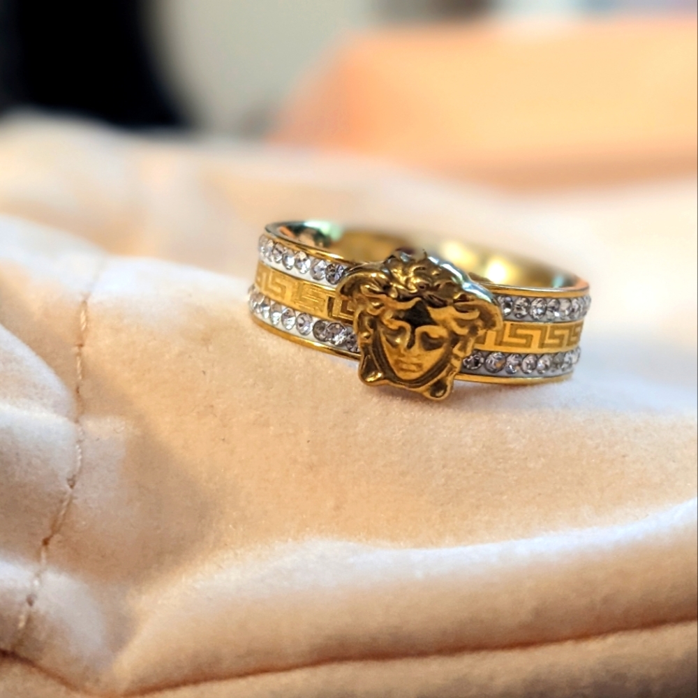 Rhinestone ring